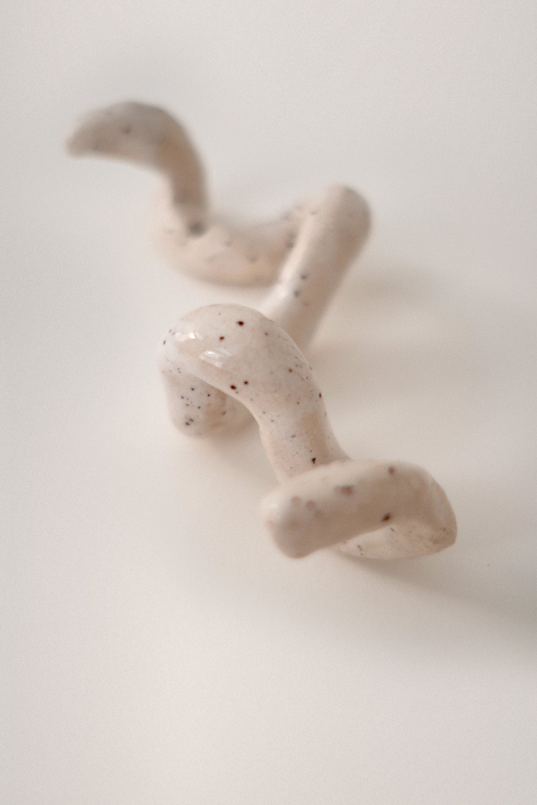 Swirl Hook - speckled white