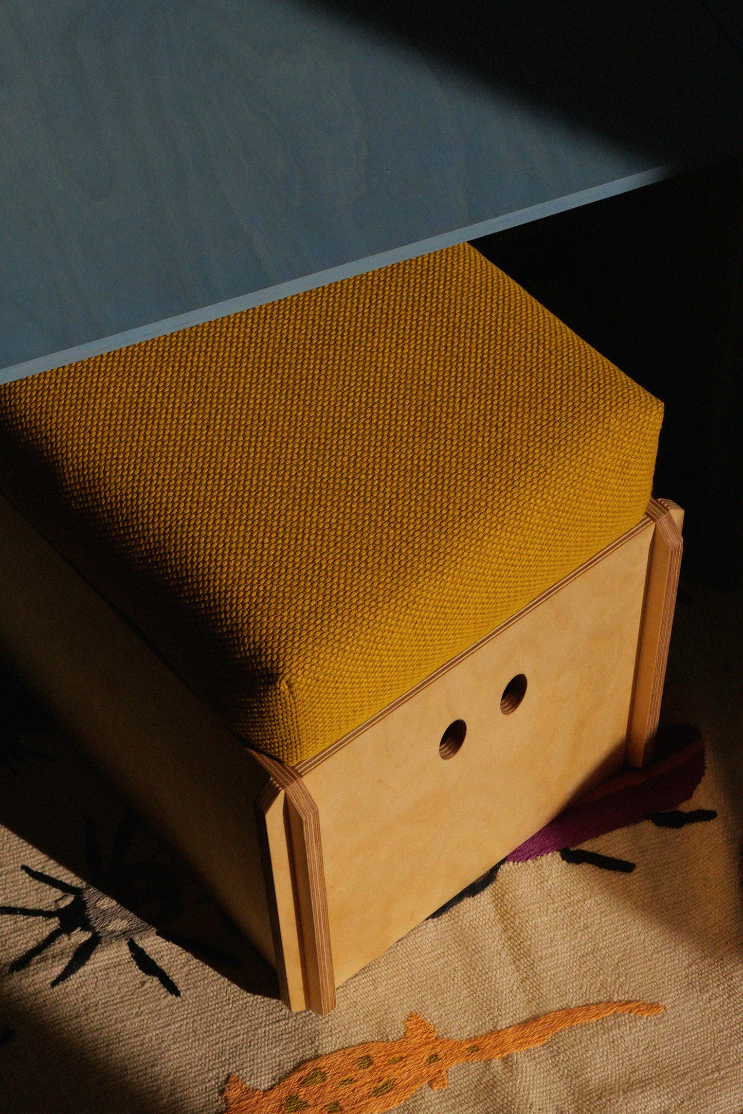 Box stool