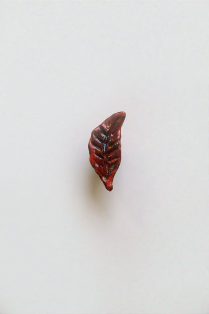 Ceramic knob, rust red leaf