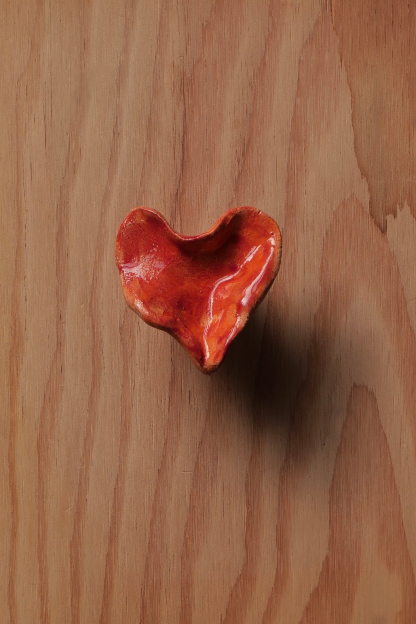 Ceramic knob, orange red heart